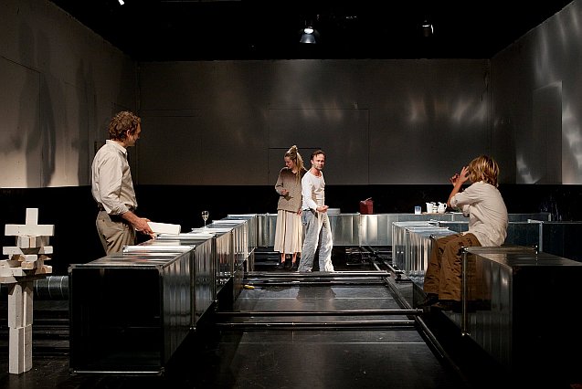 Martin Schepers - Opfer - Das Opfer nach Andrei Tarkowsky, Garage X, Wien, 2012. Inszenierung Philipp Hauß, Musik Sergej Newski 